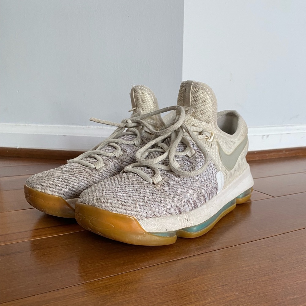 Nike Zoom KD 9 in Pale Grey/Pale Grey-Ivory